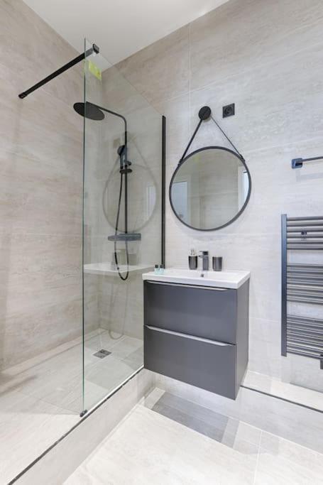 Zen & Luxury 2br Flat - Eiffel Tower Parigi
